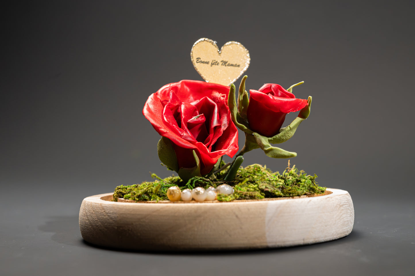 Rose avec bouton sous cloche